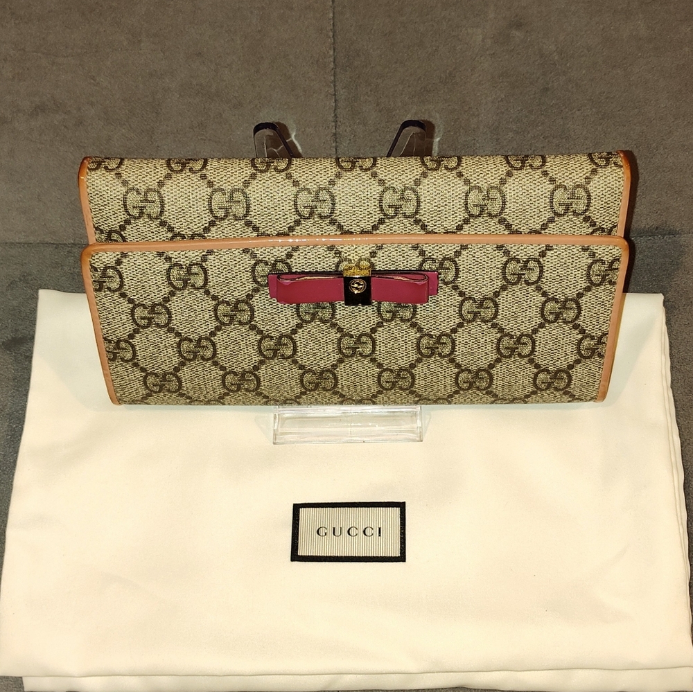 GUCCI GG SUPREME RIBBON FLAP MONGRAM SNAP BI-FOLD LONG WALLET WITH DUSTBAG & BOX - Picture 10 of 17